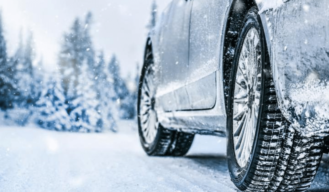 15 Essential Items to Keep in Your Car During the Winter