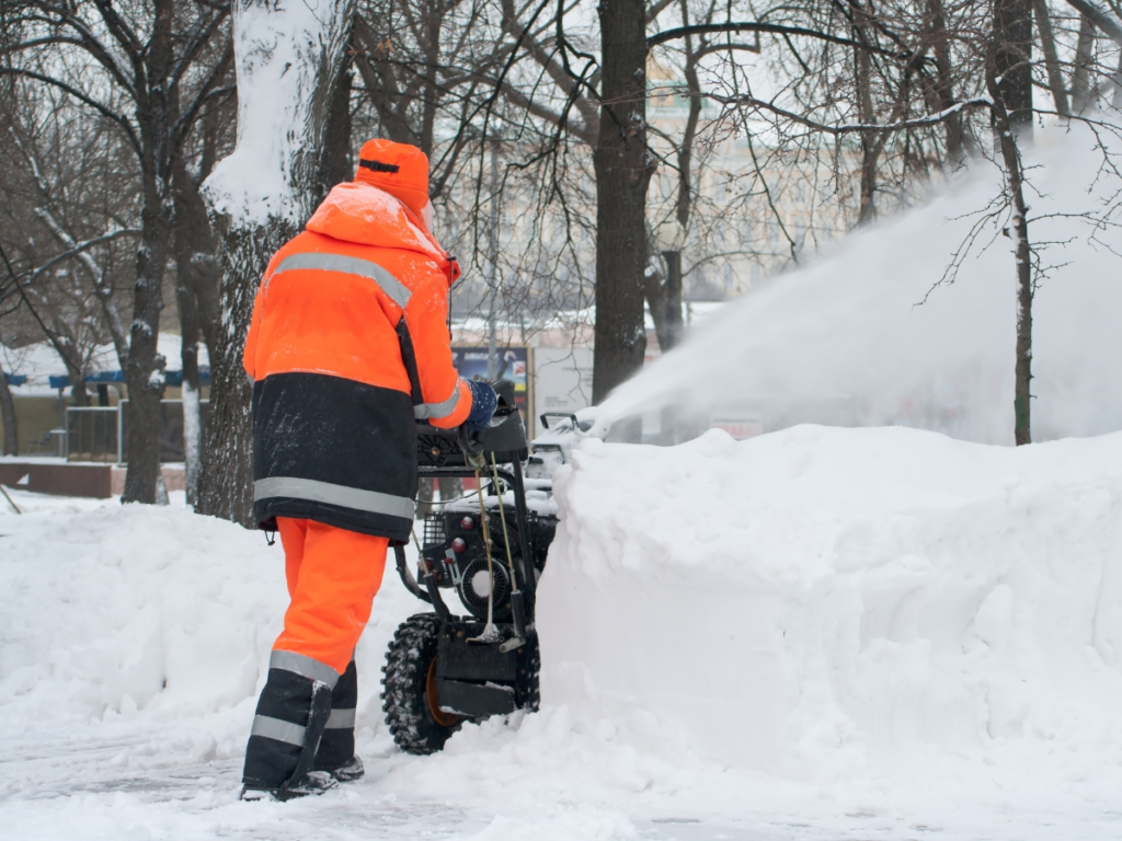 Sidewalk Walkway Clearing - Paramount Landscaping